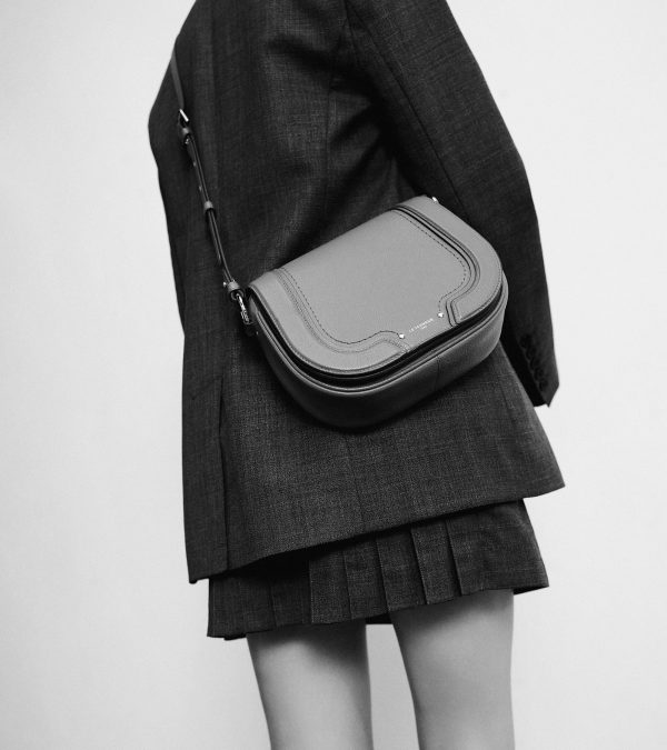 Ella medium crossbody bag in grained leather - Image 4